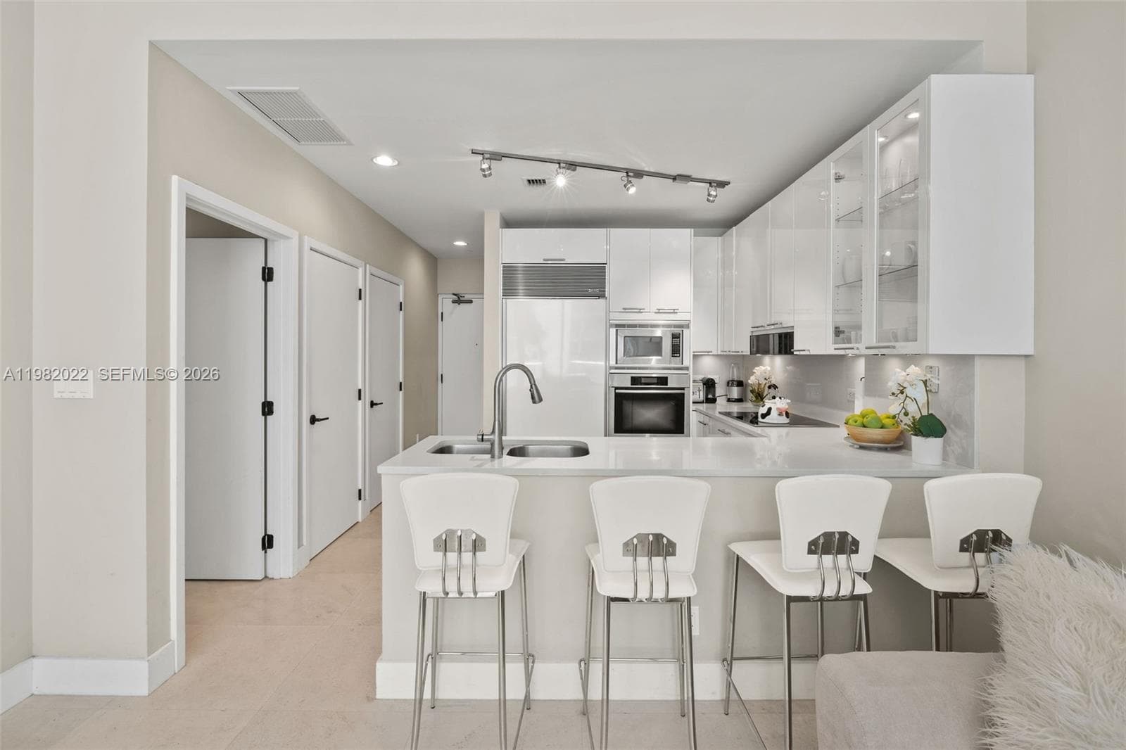 6799 Collins Ave # 209, Miami Beach FL 33141 — 9