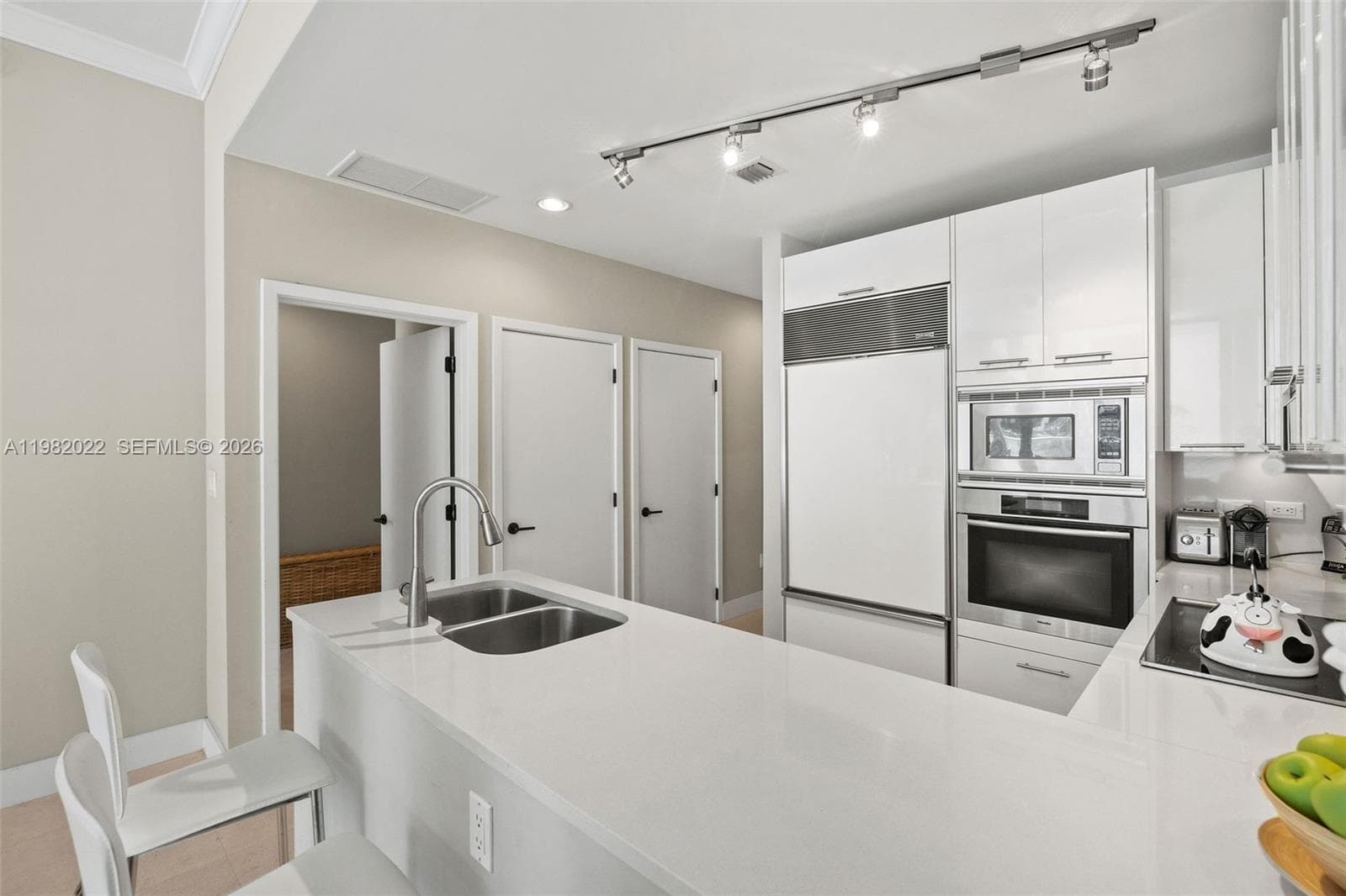 6799 Collins Ave # 209, Miami Beach FL 33141 — 10