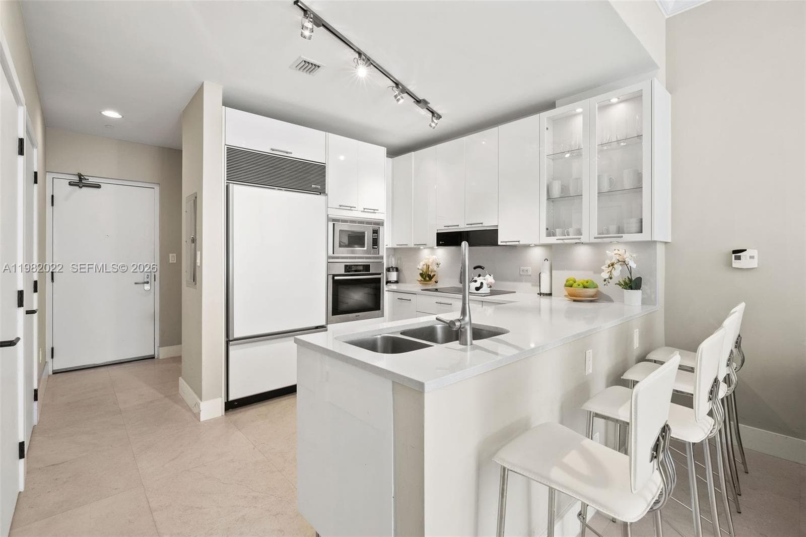 6799 Collins Ave # 209, Miami Beach FL 33141 — 8