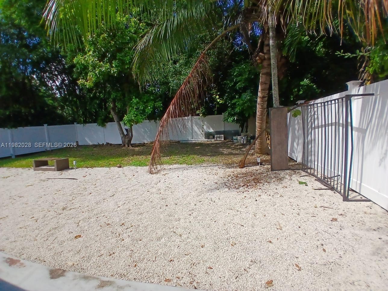 1053 NE 149th St, Miami FL 33161 — 9