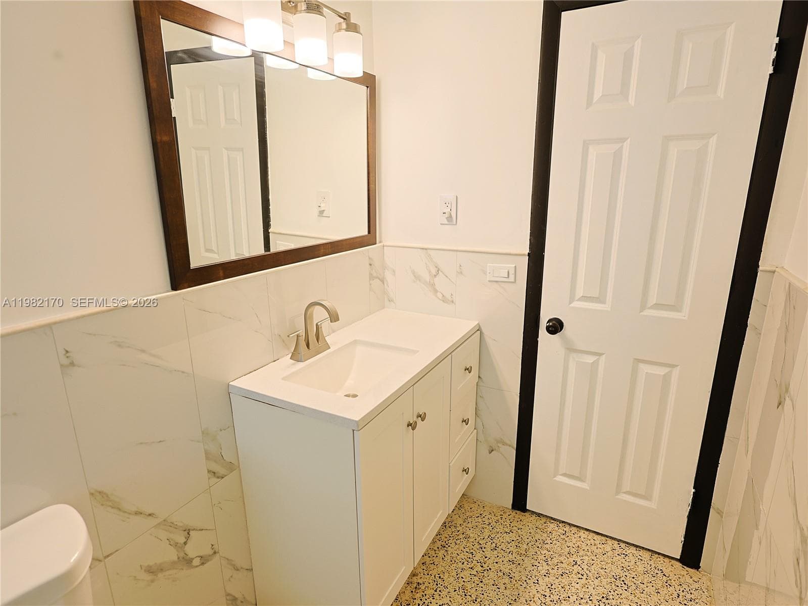 9460 Martinique Dr, Cutler Bay FL 33189 — 13