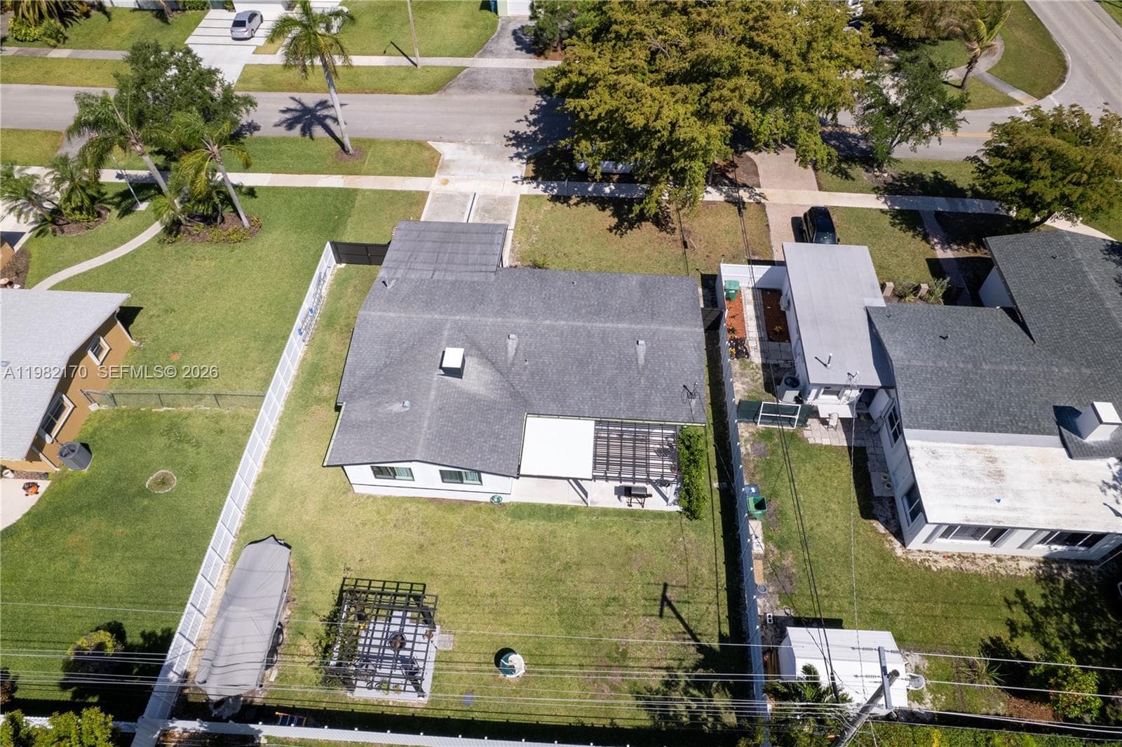 9460 Martinique Dr, Cutler Bay FL 33189 — 49