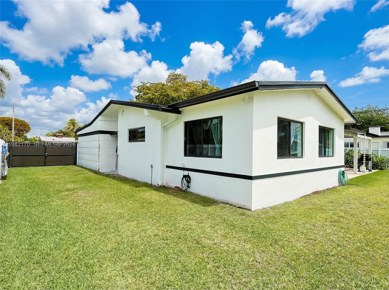 9460 Martinique Dr, Cutler Bay FL 33189 — 41