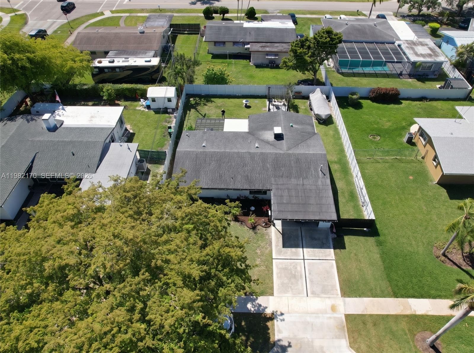 9460 Martinique Dr, Cutler Bay FL 33189 — 48
