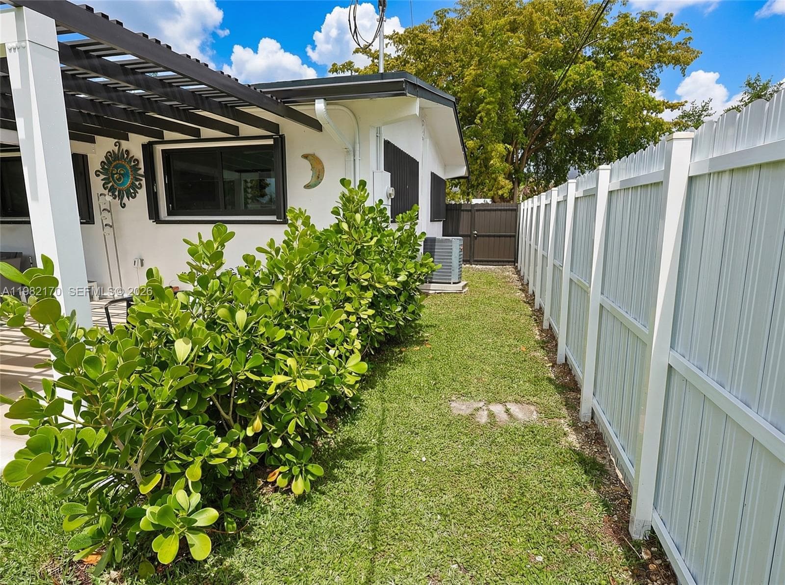 9460 Martinique Dr, Cutler Bay FL 33189 — 39