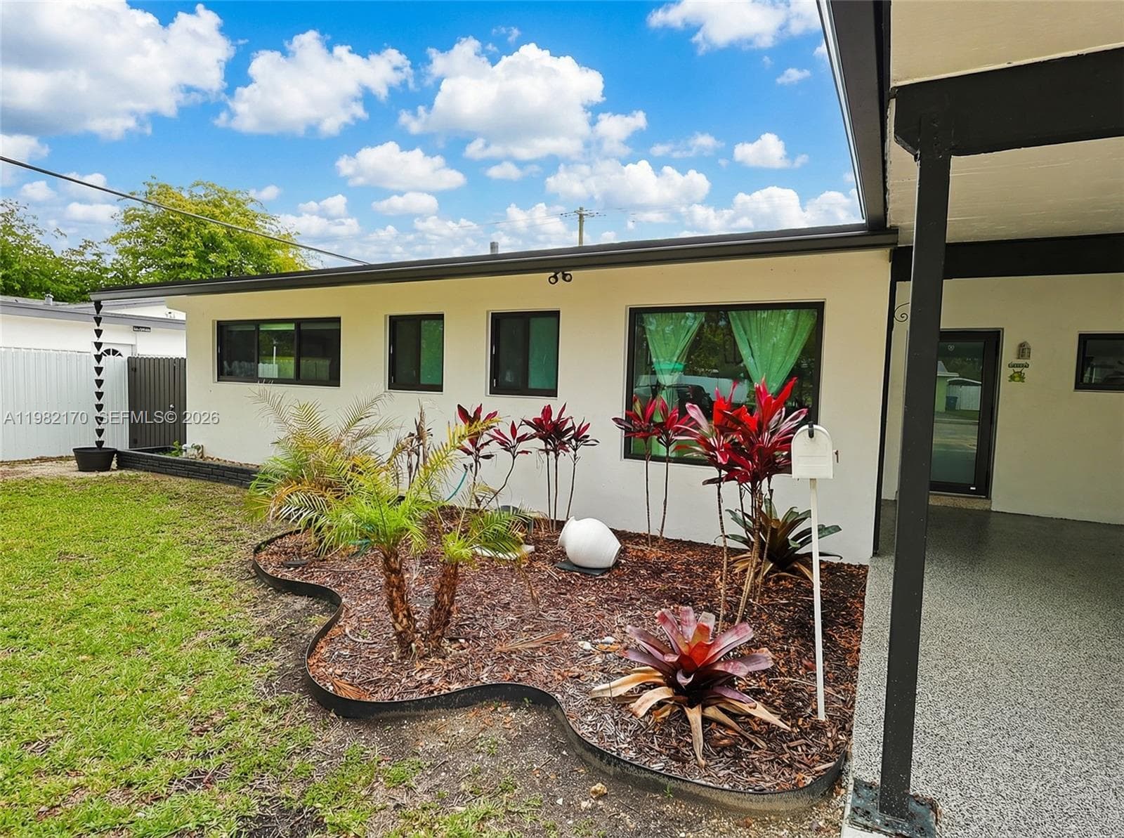 9460 Martinique Dr, Cutler Bay FL 33189 — 4