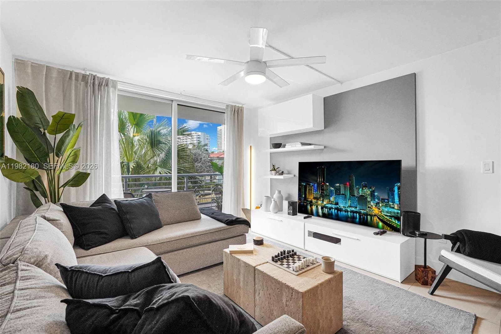 1605 Bay Rd # 201, Miami Beach FL 33139 — 2