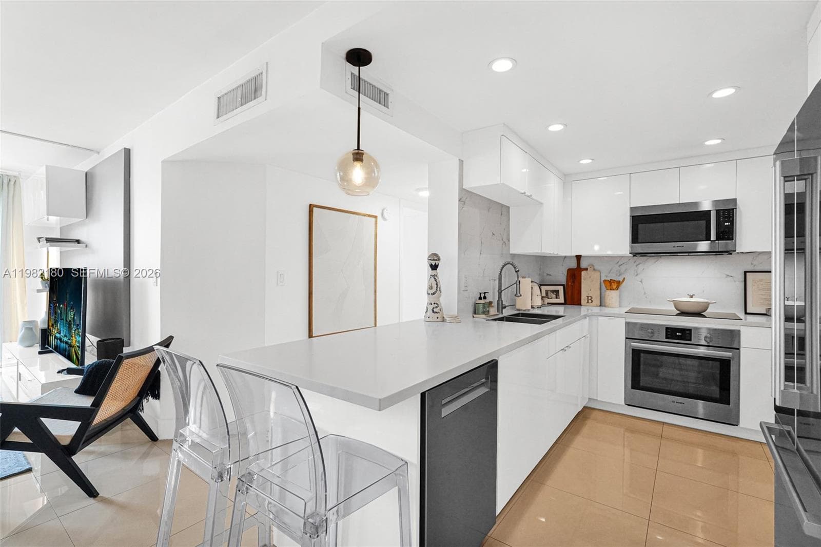 1605 Bay Rd # 201, Miami Beach FL 33139 — 12