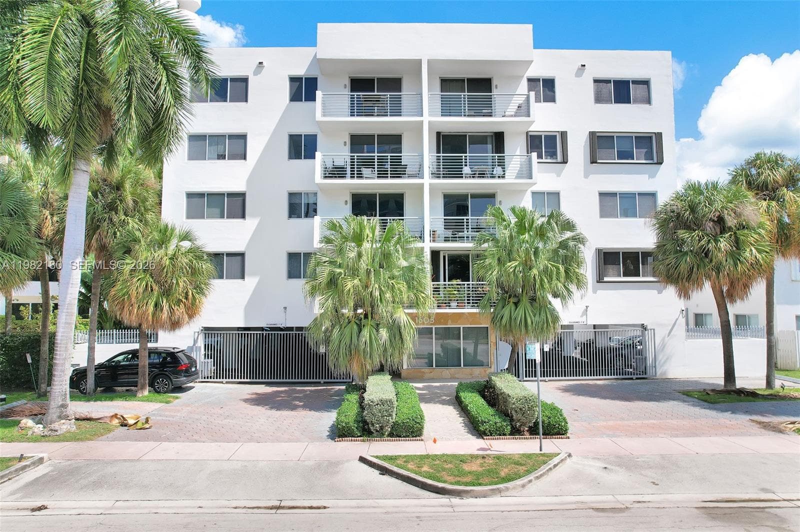 1605 Bay Rd # 201, Miami Beach FL 33139 — 32