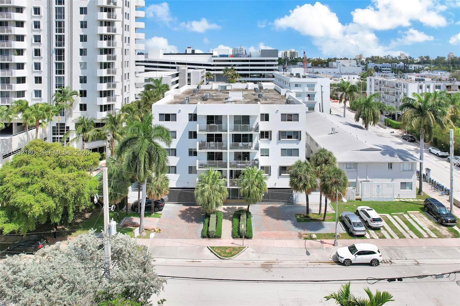 1605 Bay Rd # 201, Miami Beach FL 33139 — 33