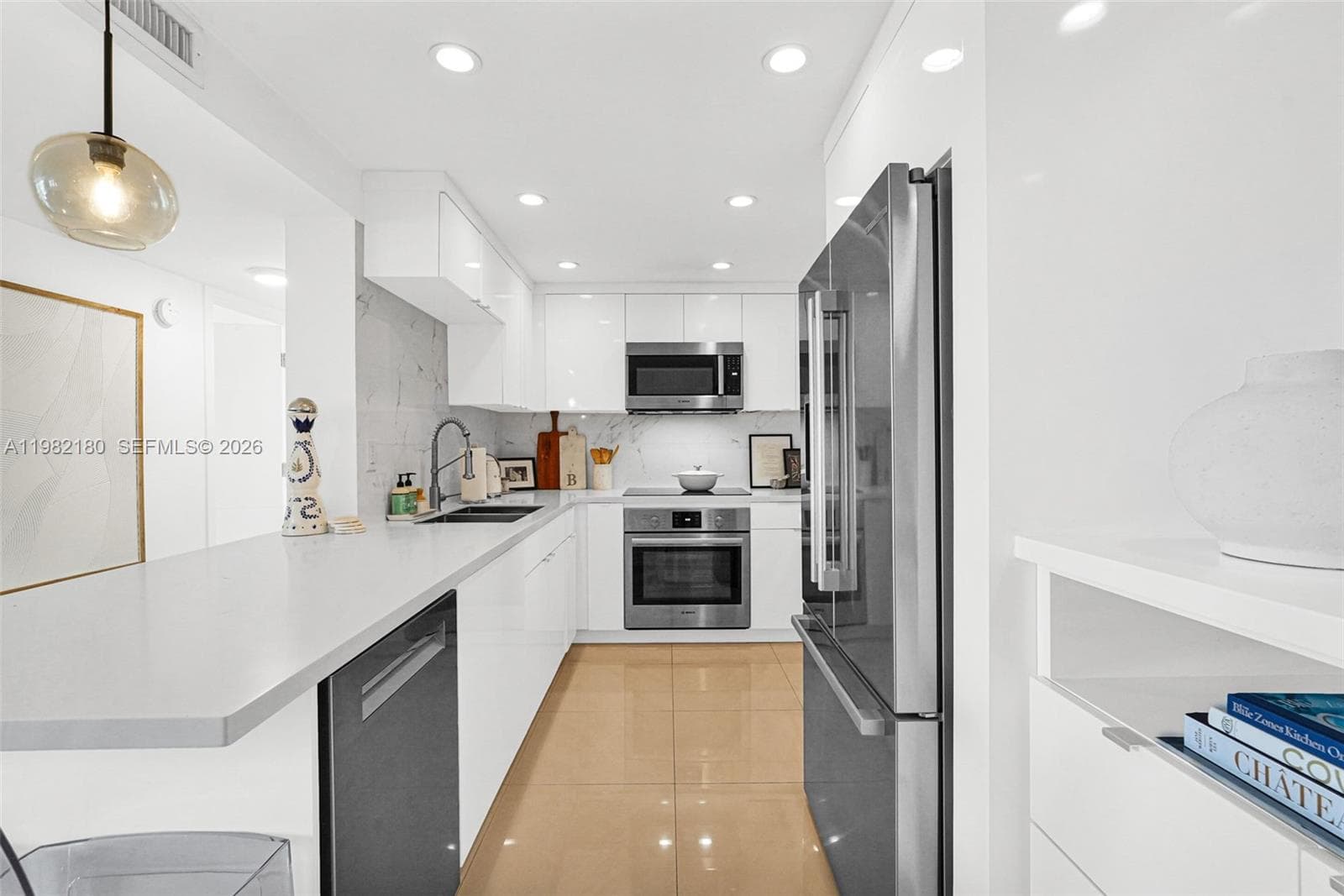 1605 Bay Rd # 201, Miami Beach FL 33139 — 14