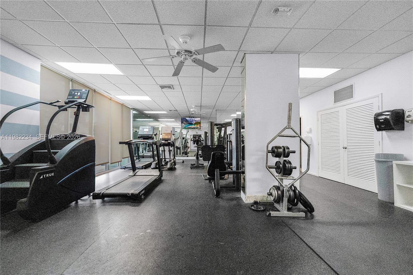 2150 Sans Souci Blvd # B605, North Miami FL 33181 — 25