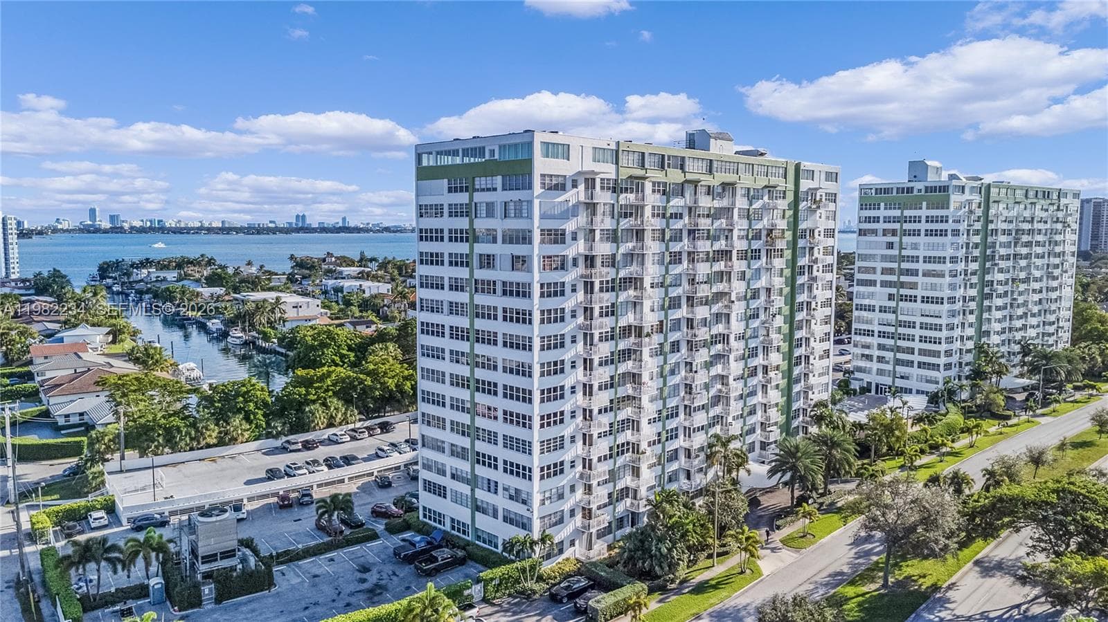 2150 Sans Souci Blvd # B605, North Miami FL 33181 — 33