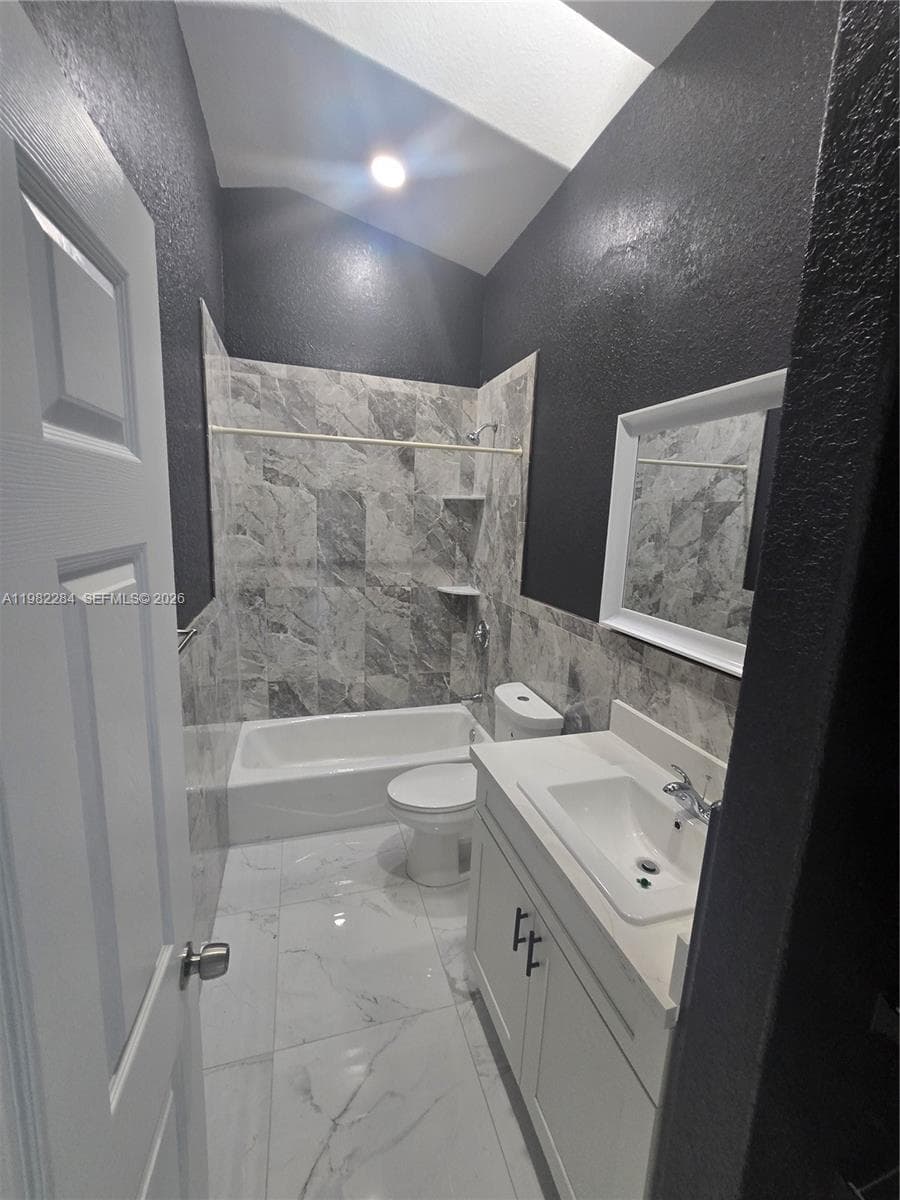 252 NE 212th Ter, Miami FL 33179 — 13