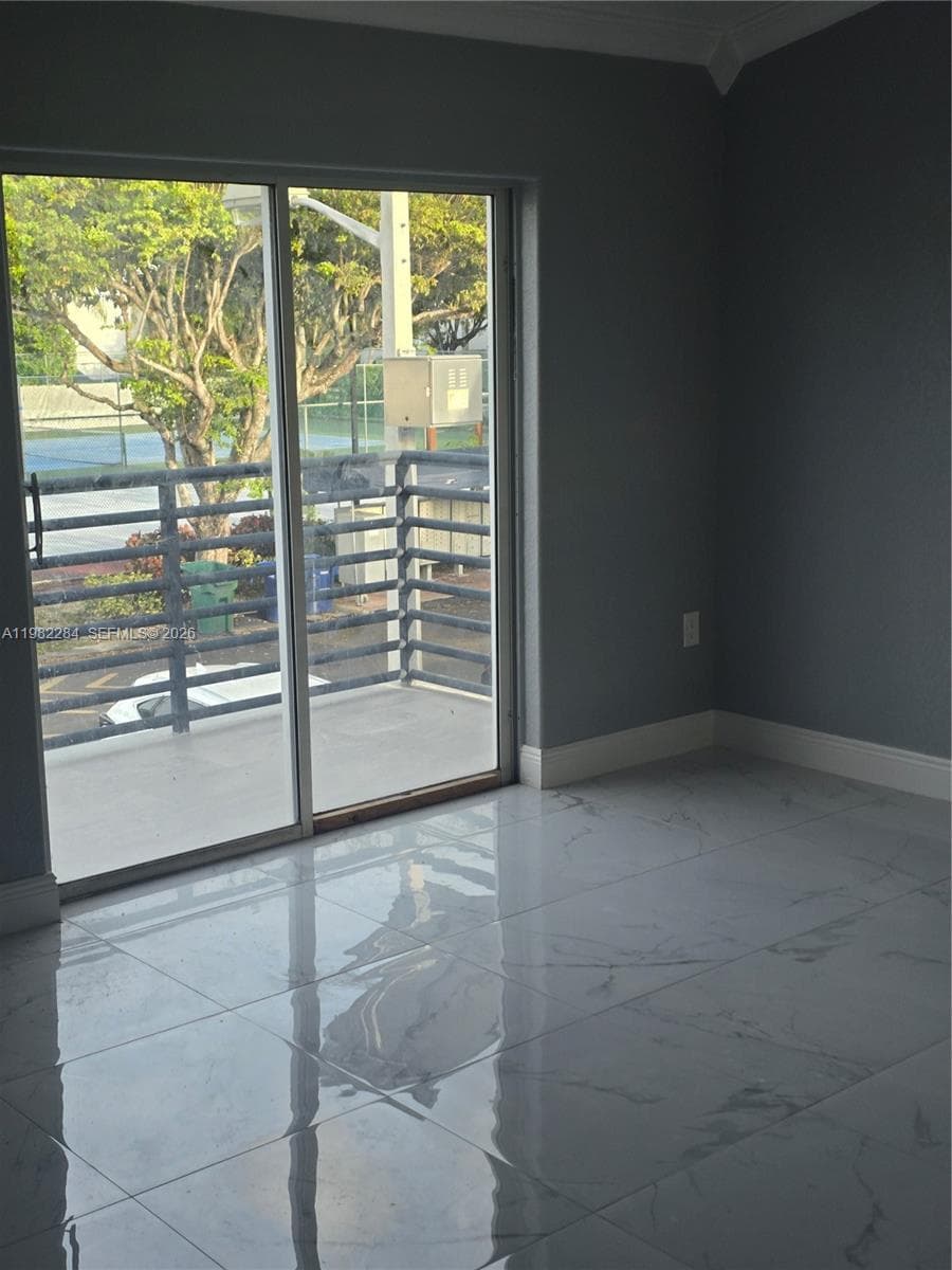 252 NE 212th Ter, Miami FL 33179 — 17