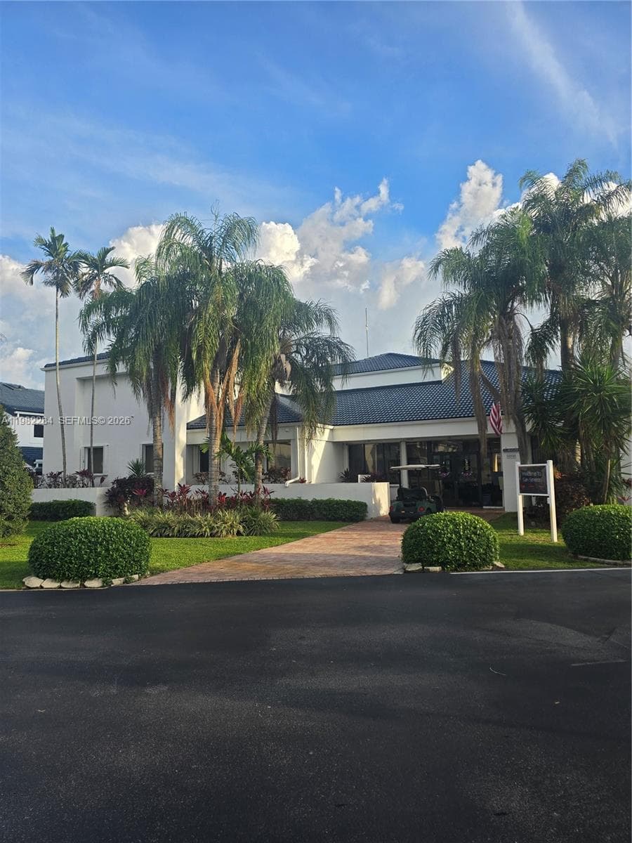 252 NE 212th Ter, Miami FL 33179 — 3