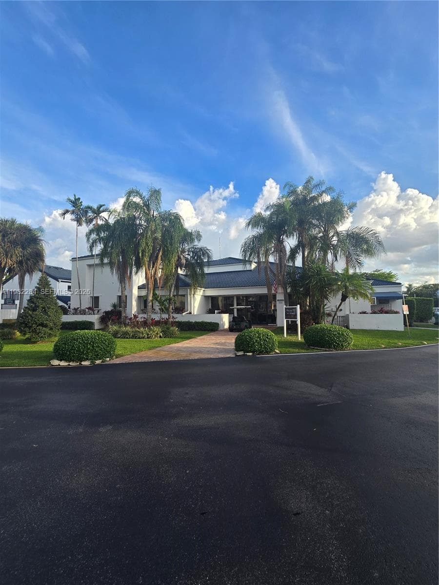 252 NE 212th Ter, Miami FL 33179 — 5