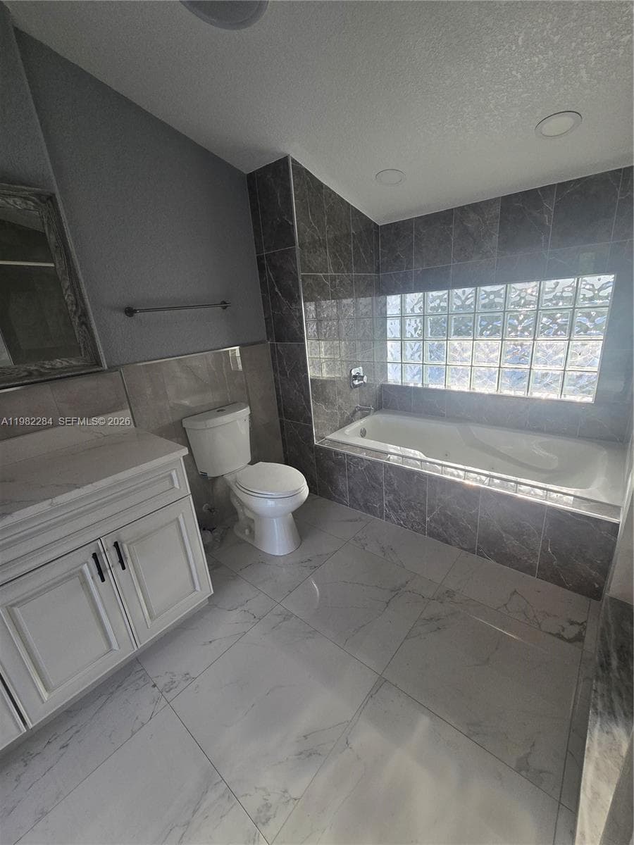 252 NE 212th Ter, Miami FL 33179 — 14