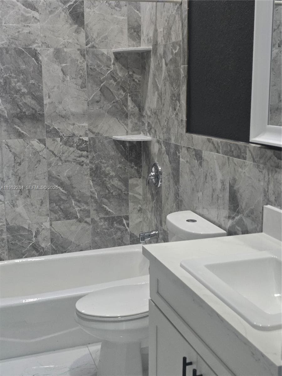 252 NE 212th Ter, Miami FL 33179 — 19