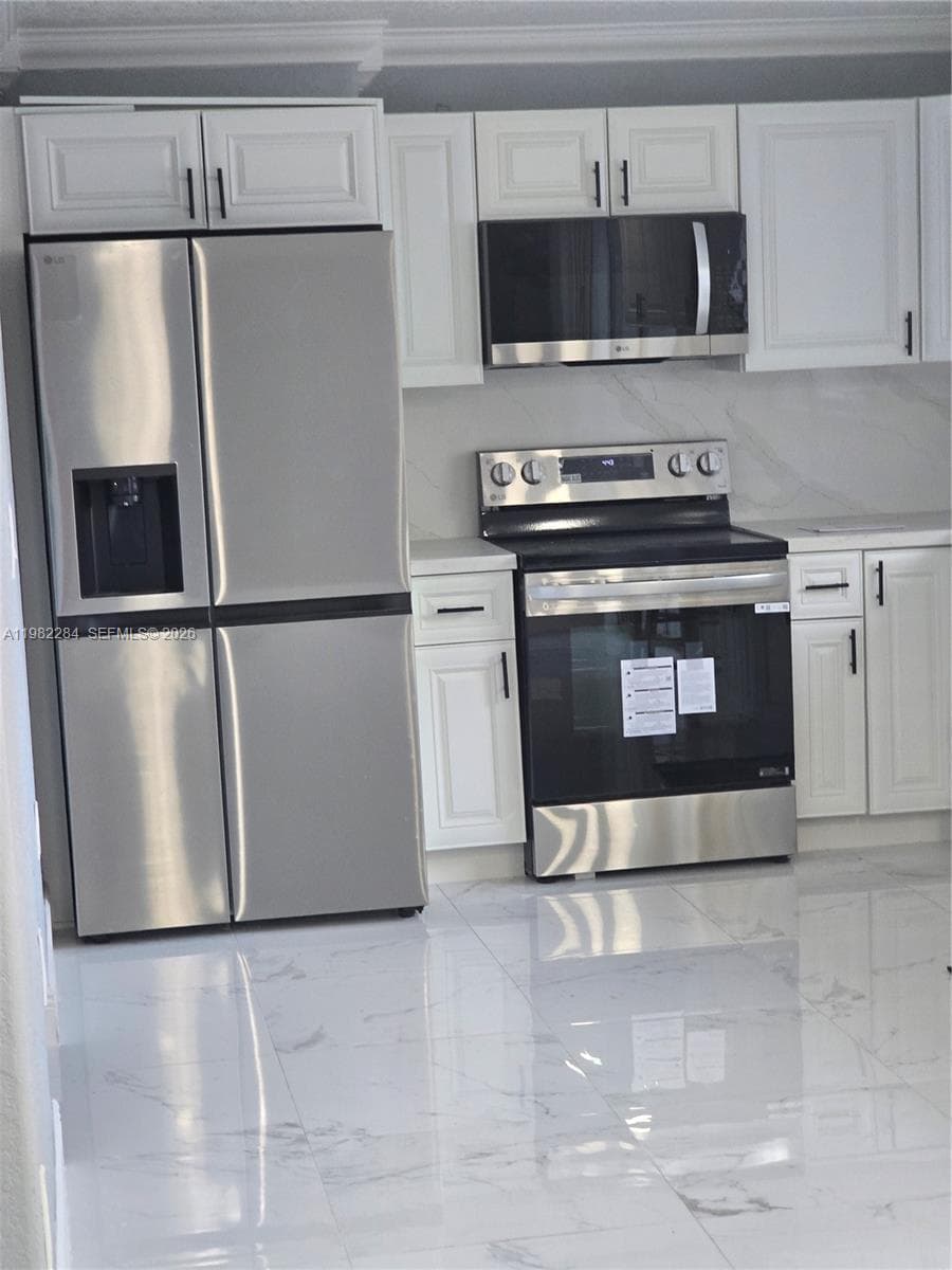 252 NE 212th Ter, Miami FL 33179 — 8