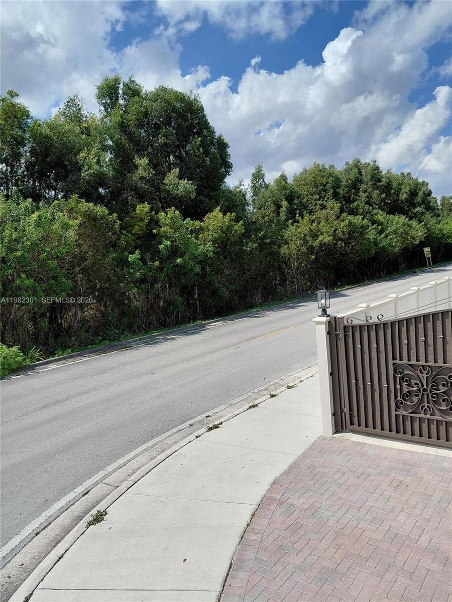 168xx 45th st, Miami FL 33185 — 1