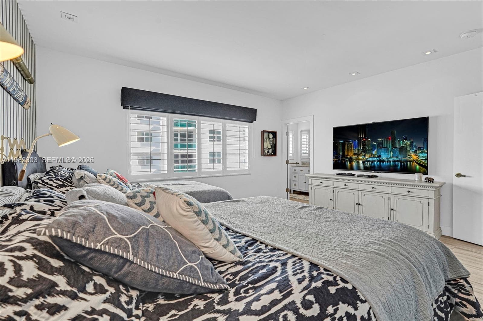 4925 Collins Ave # 4A, Miami Beach FL 33140 — 30