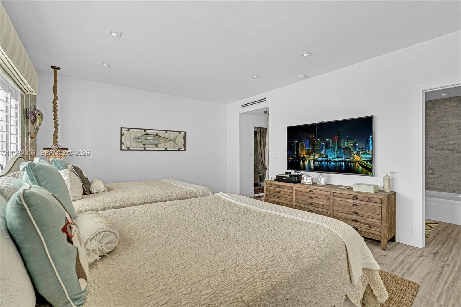 4925 Collins Ave # 4A, Miami Beach FL 33140 — 37