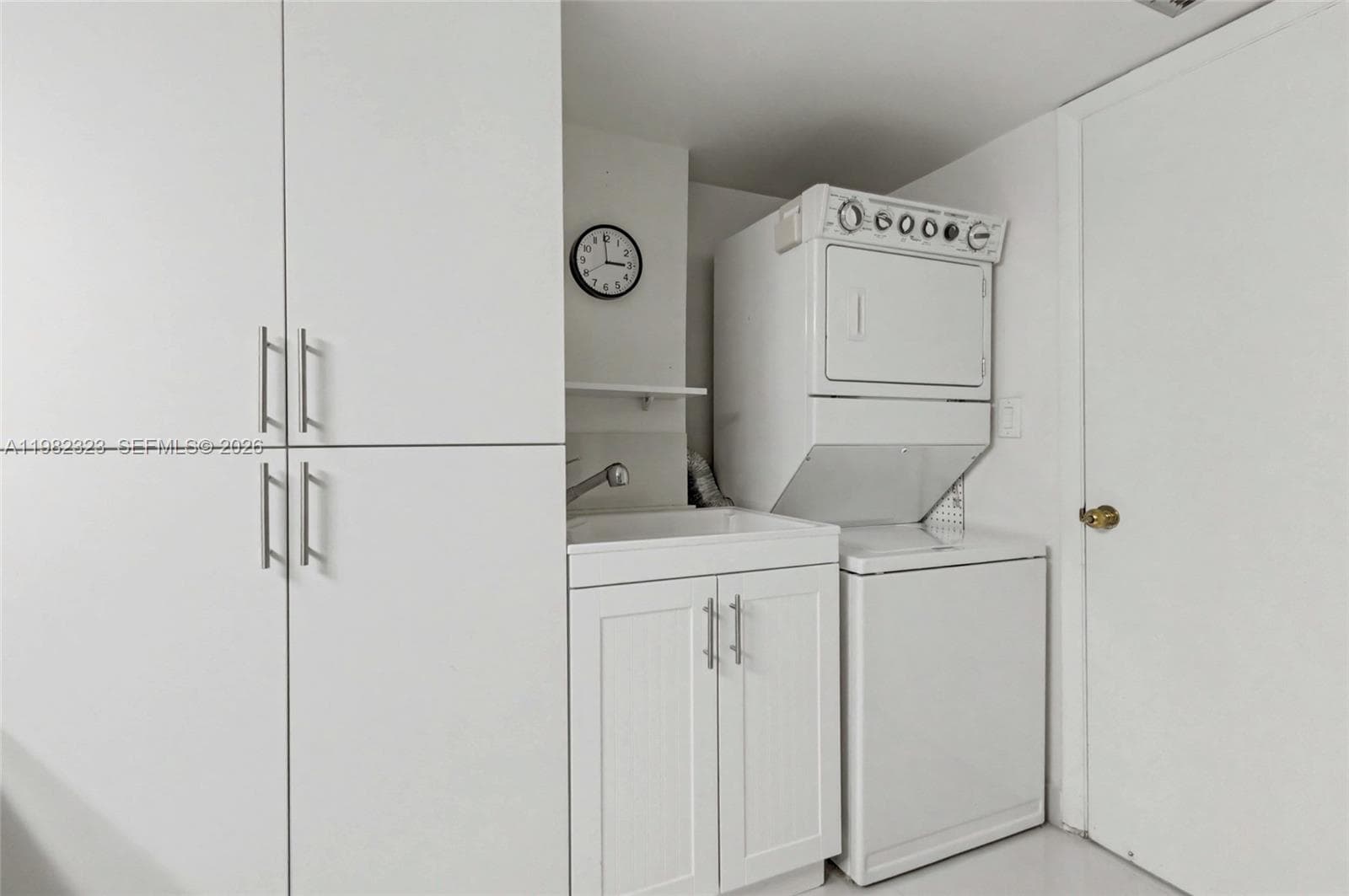 2000 Towerside Ter, Miami FL 33138 — 35