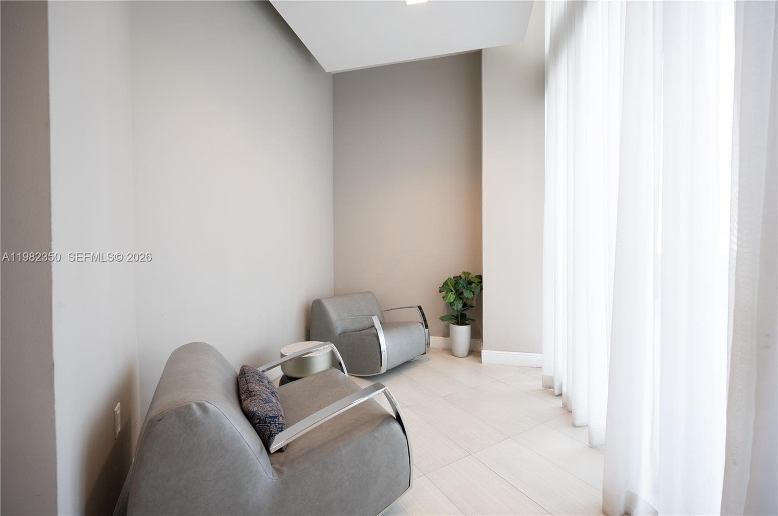 350 S MIAMI # 1709, Miami FL 33130 — 37