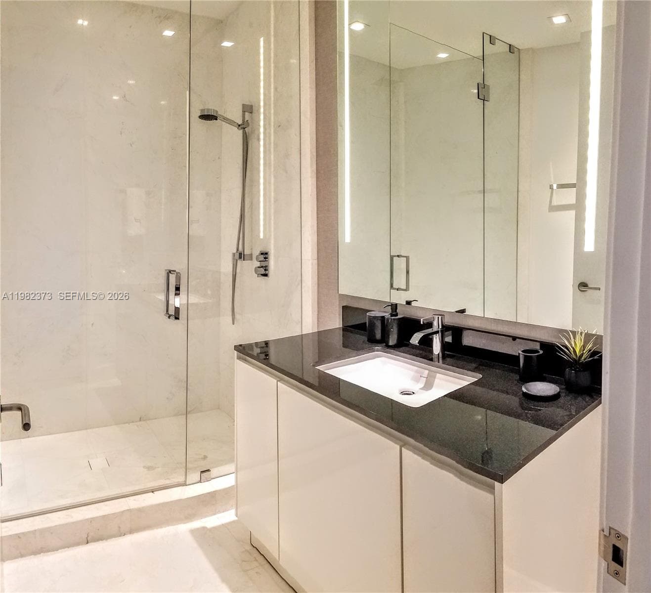 18555 Collins Ave. # 3005, Sunny Isles Beach FL 33160 — 39