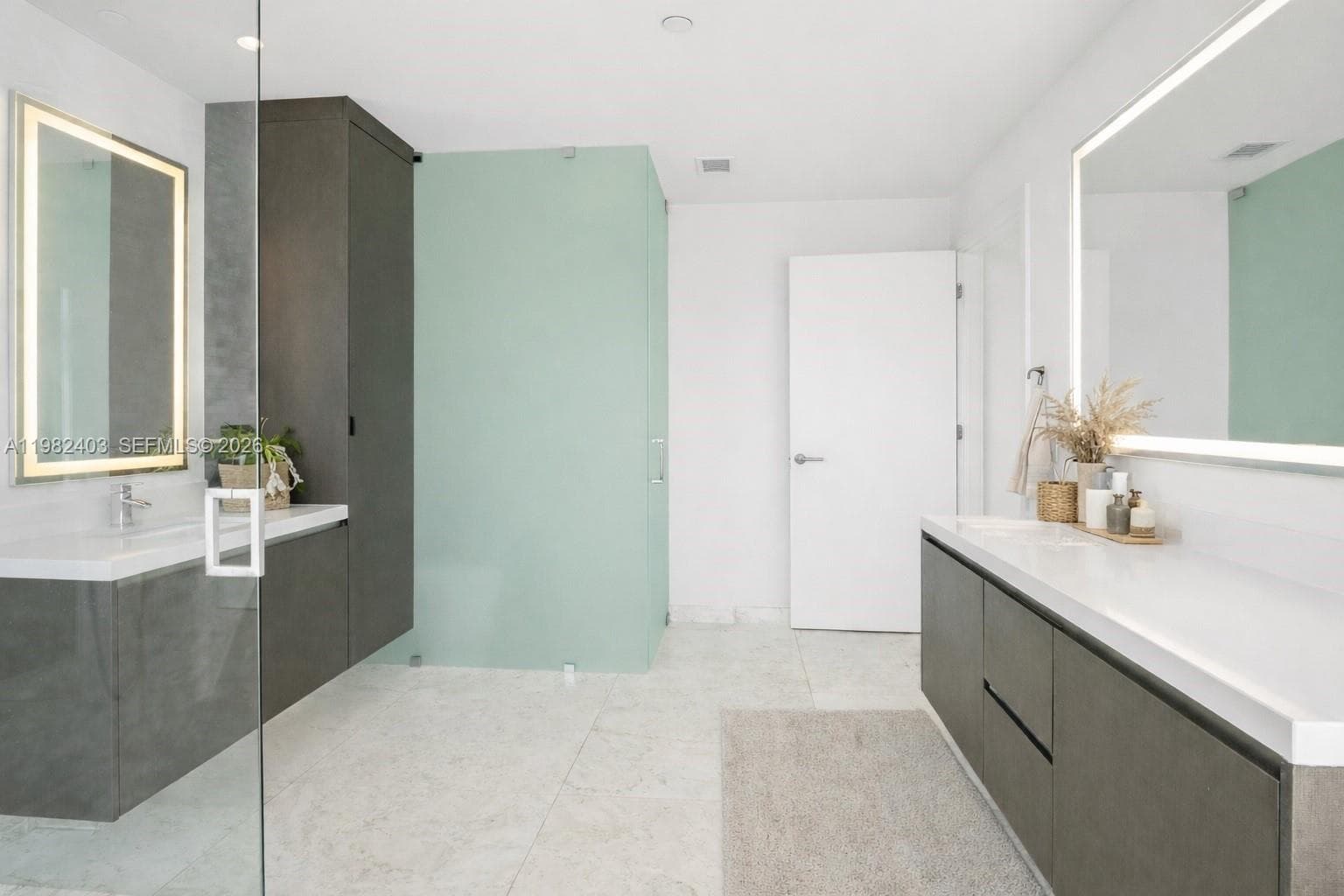 851 NE 1st Ave # 4801, Miami FL 33132 — 17