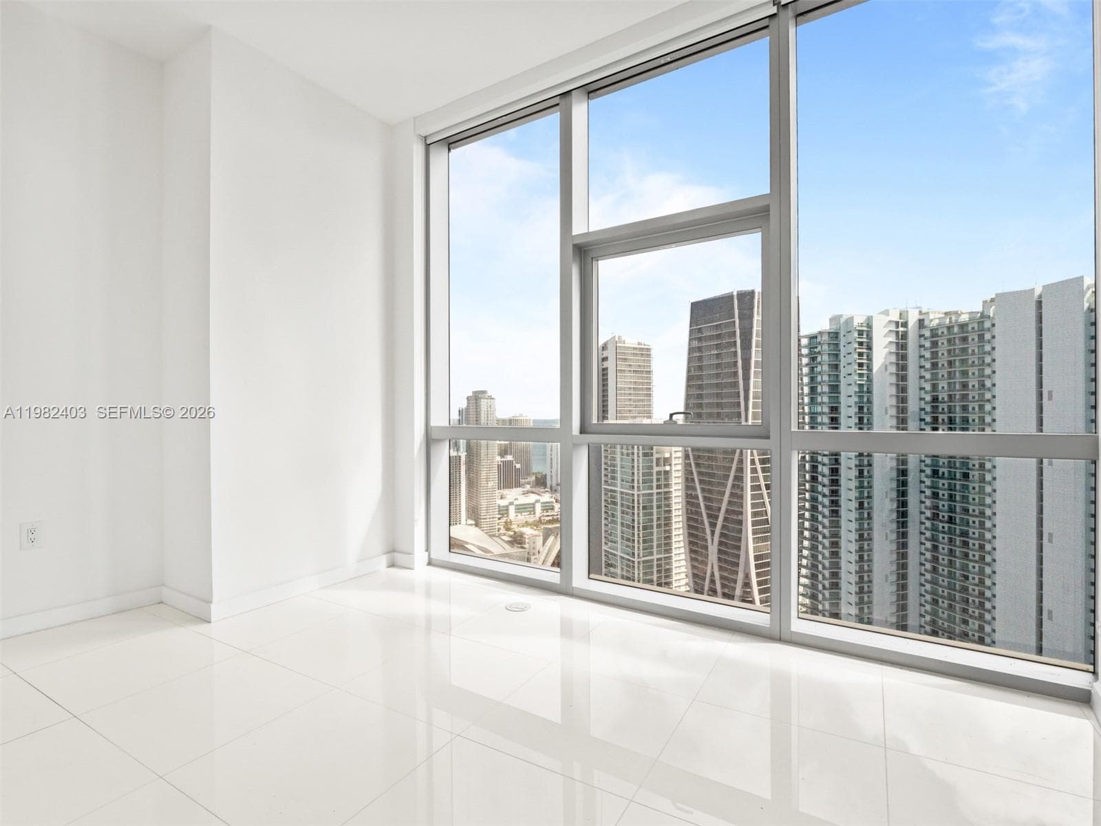851 NE 1st Ave # 4801, Miami FL 33132 — 33
