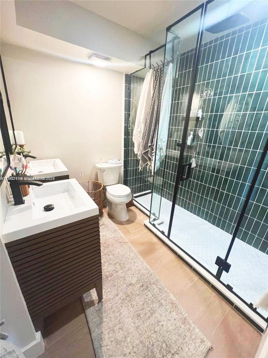 10185 Collins Ave # 323, Bal Harbour FL 33154 — 10