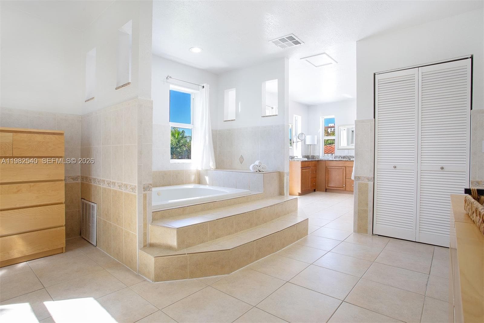 100 SW 26th Rd, Miami FL 33129 — 32