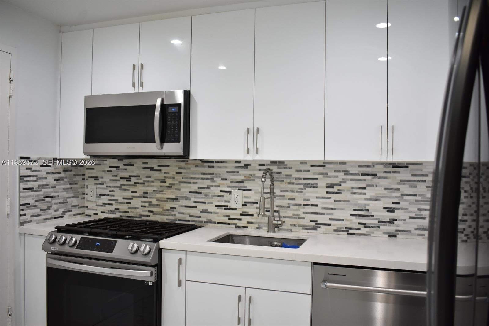 8024 Tatum Waterway Dr # 5A, Miami Beach FL 33141 — 2