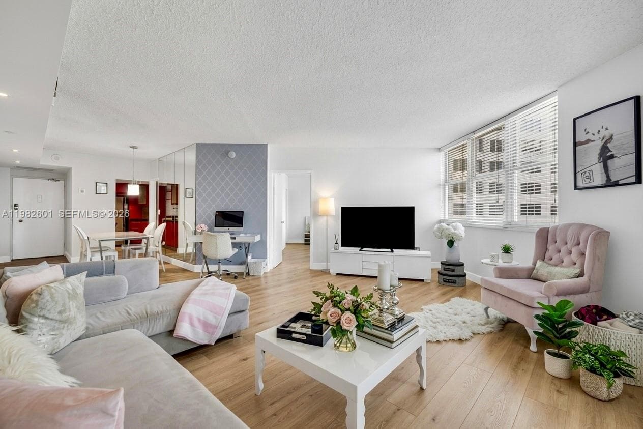 801 Brickell Bay Dr # 1262, Miami FL 33131 — 1