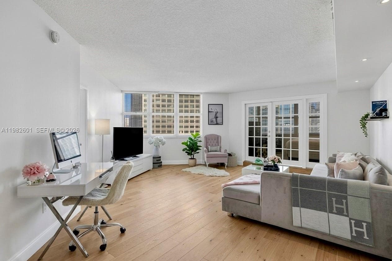 801 Brickell Bay Dr # 1262, Miami FL 33131 — 5