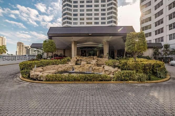 801 Brickell Bay Dr # 1262, Miami FL 33131 — 14