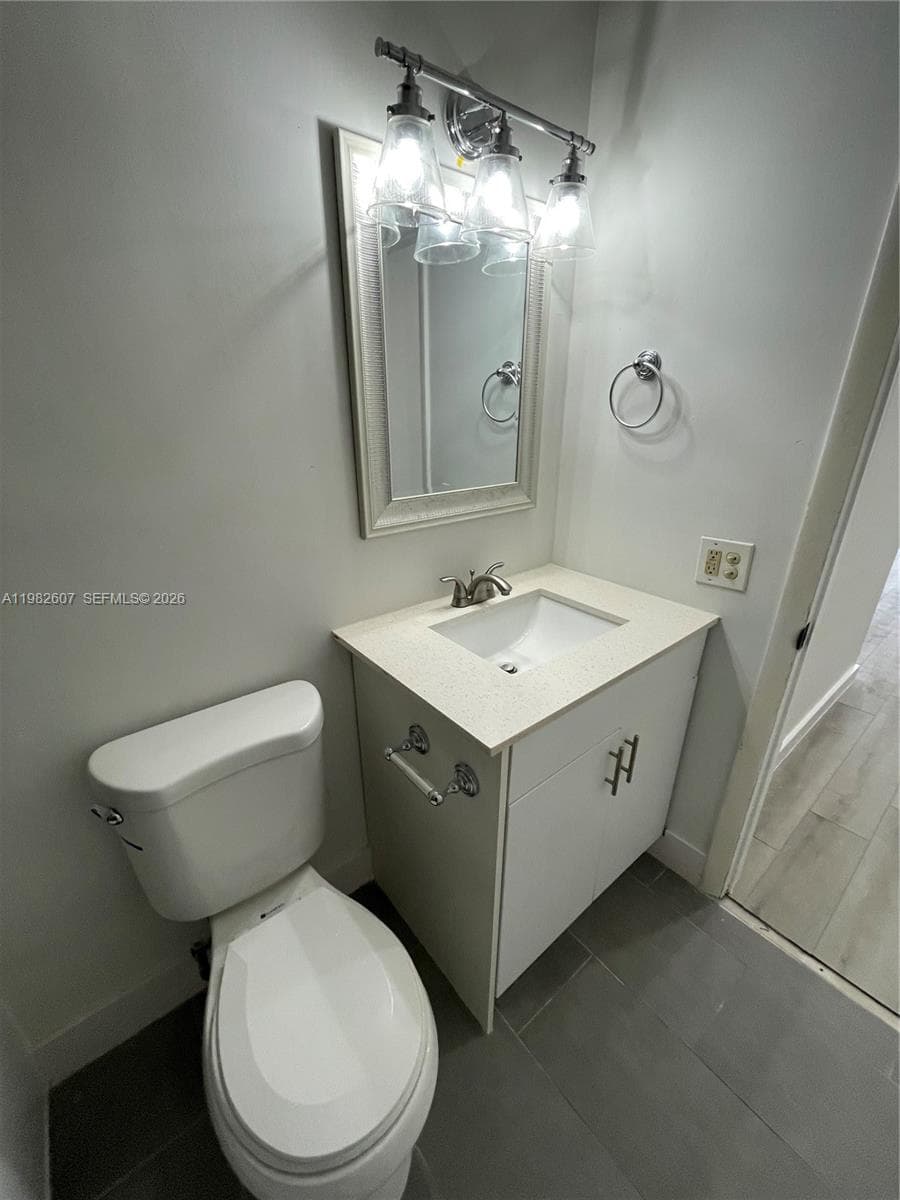 365 NE 125th St # 409, North Miami FL 33161 — 15