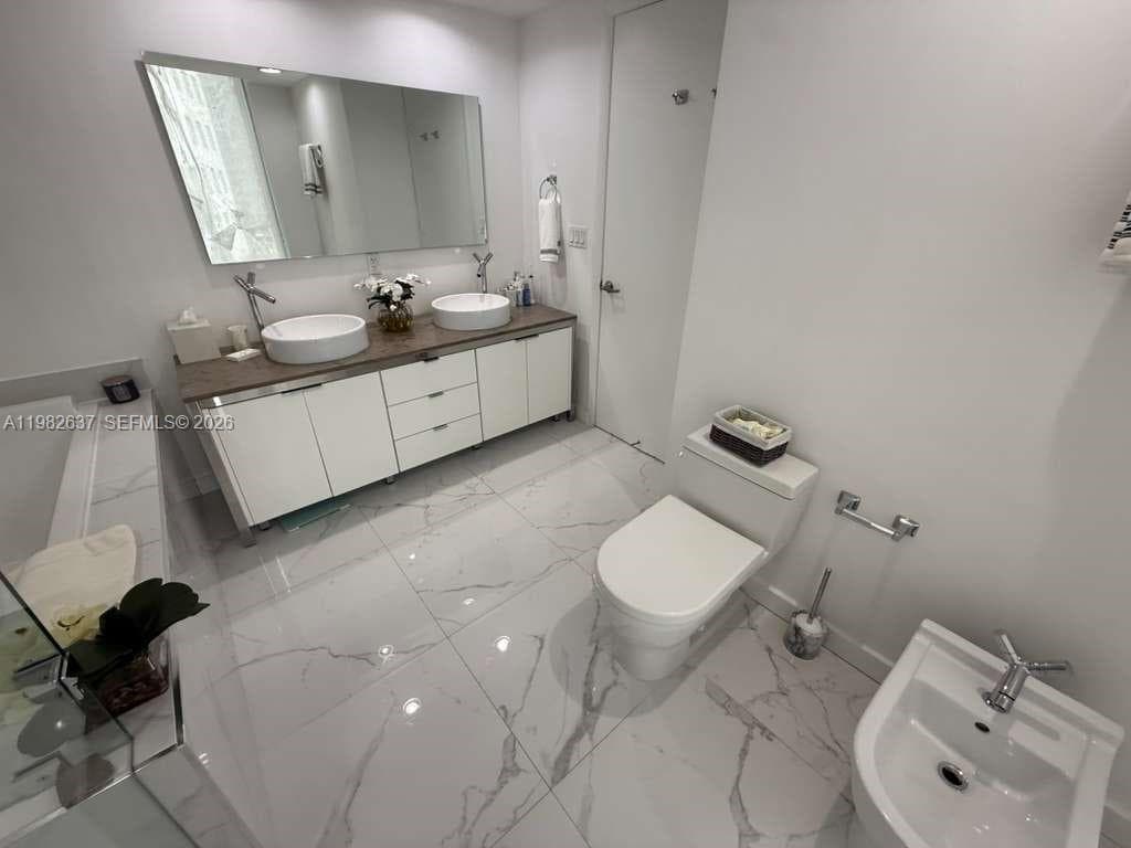 495 Brickell Ave # 511, Miami FL 33131 — 12