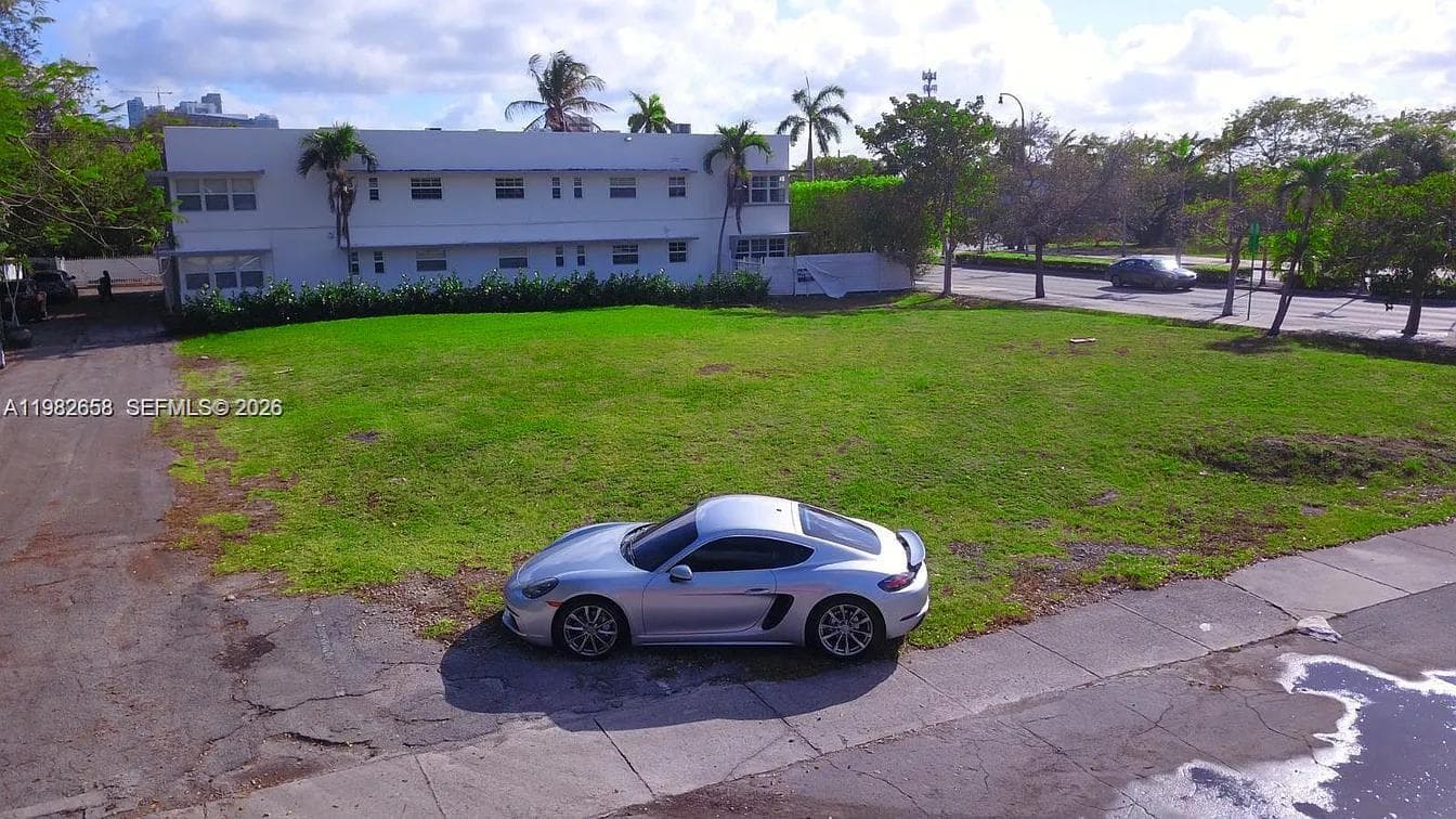 5215 Biscayne Blvd, Miami FL 33137 — 24