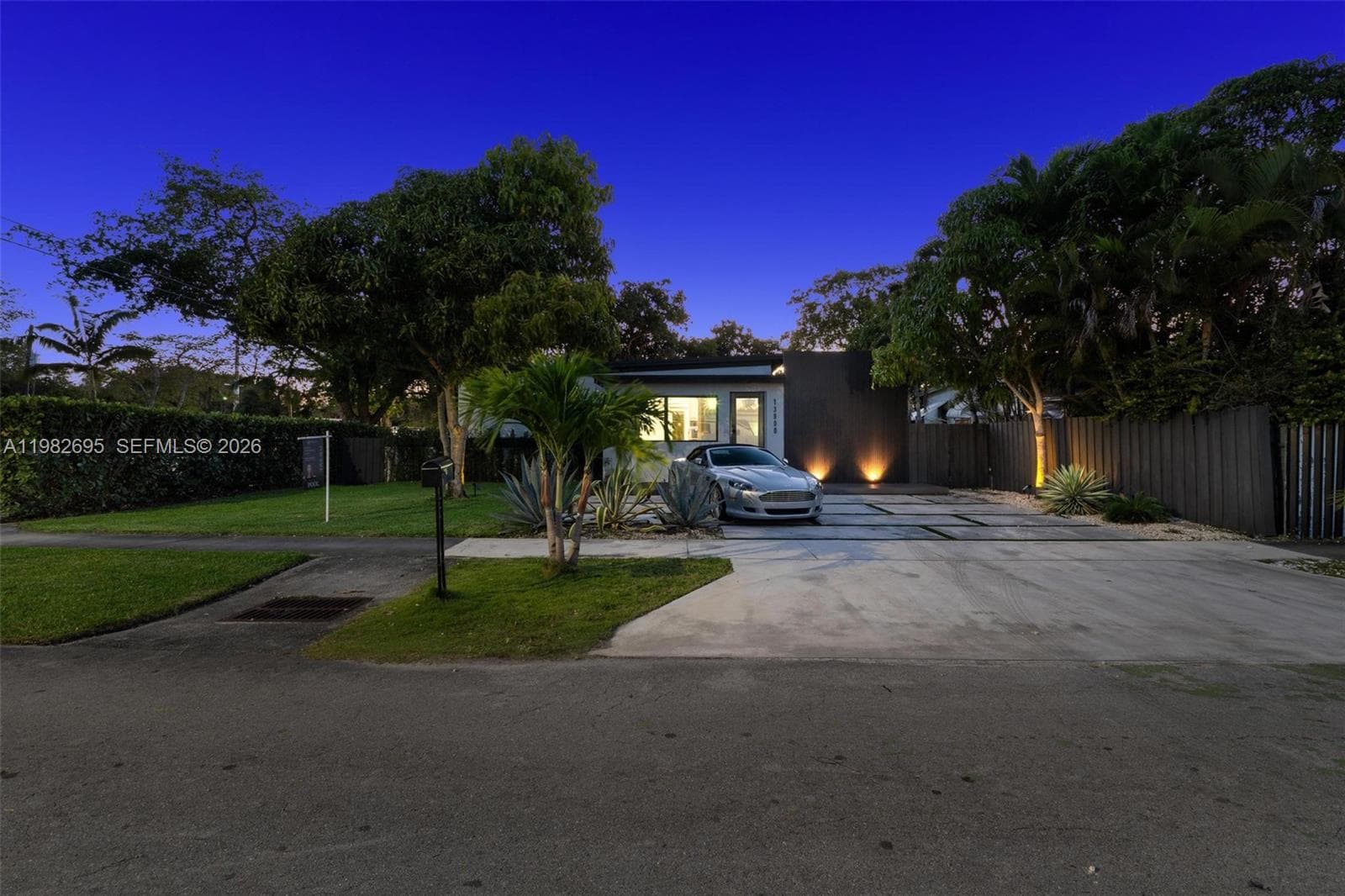 13900 NE 16th Ct, North Miami FL 33181 — 66