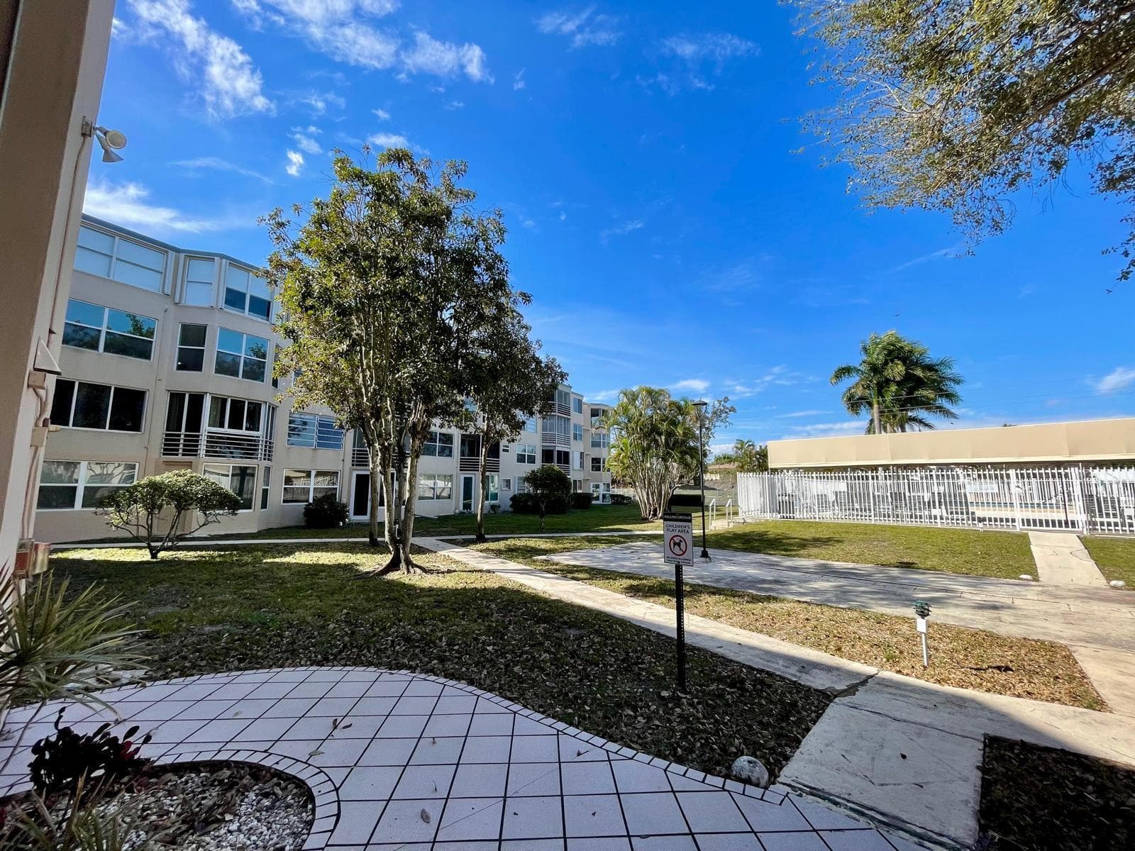 1401 NE 191st Street, Miami FL 33179 — 27