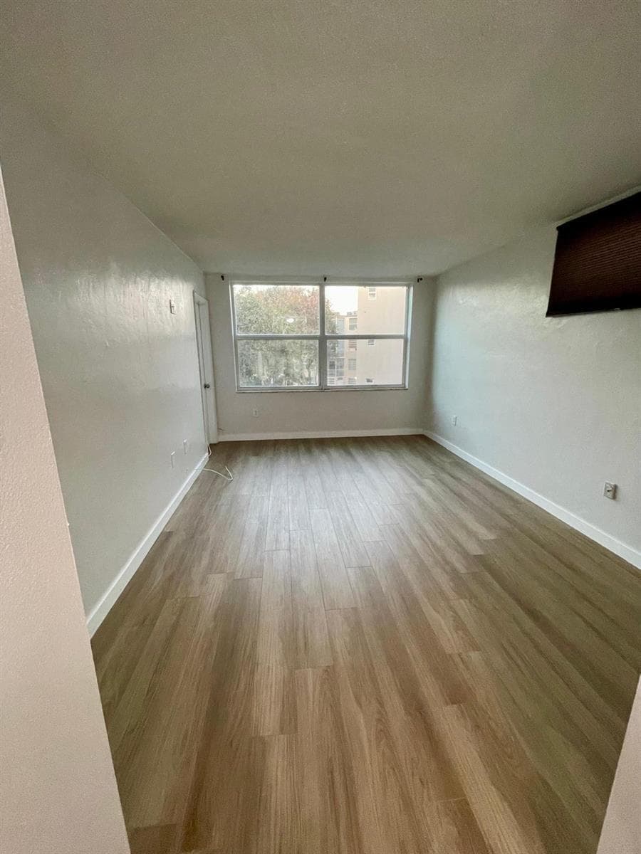 1401 NE 191st Street, Miami FL 33179 — 12