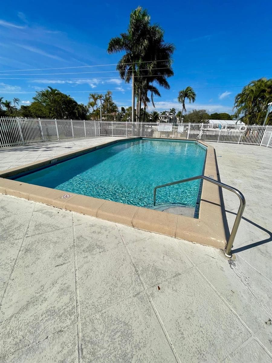 1401 NE 191st Street, Miami FL 33179 — 28