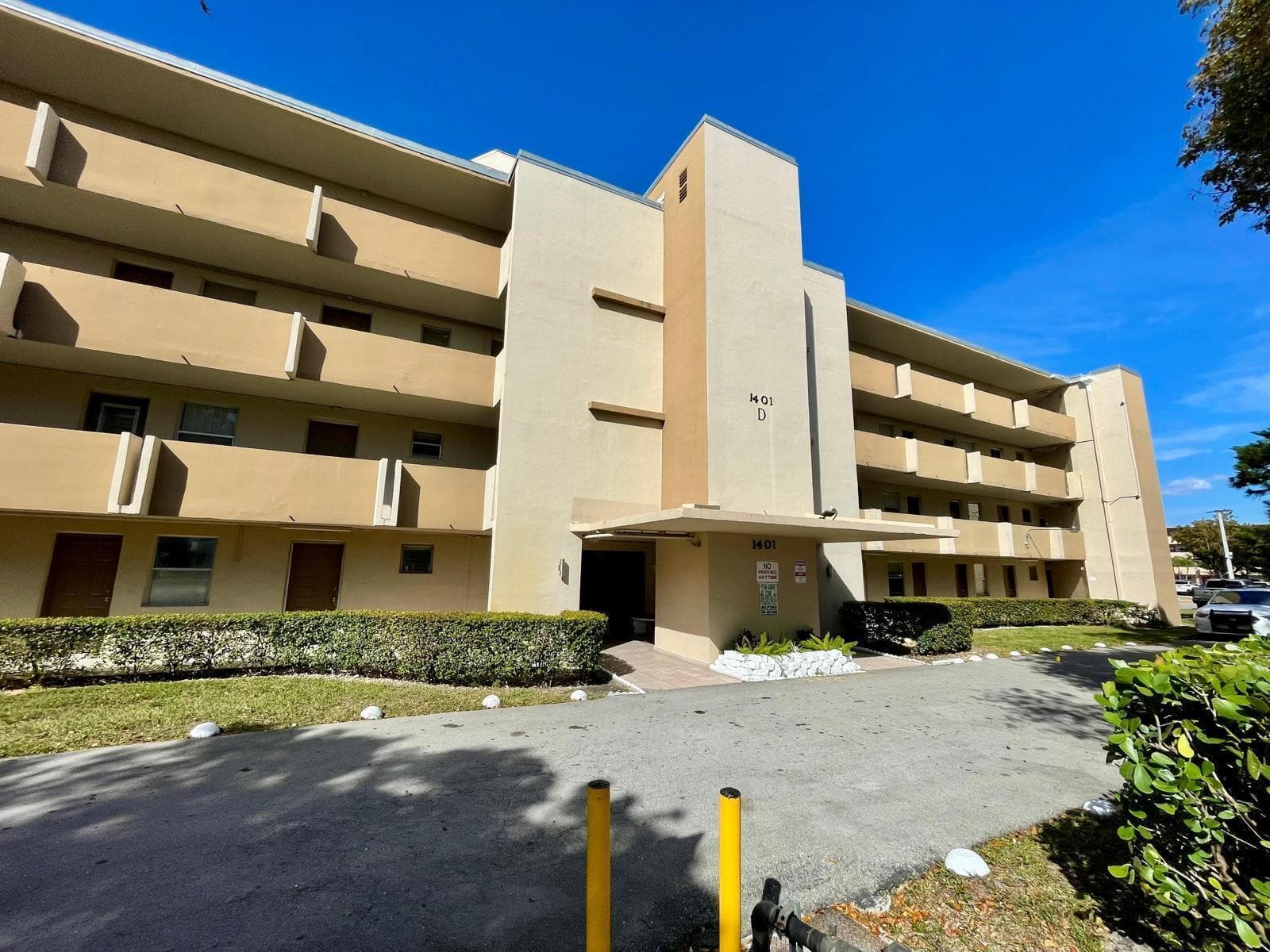 1401 NE 191st Street, Miami FL 33179 — 24