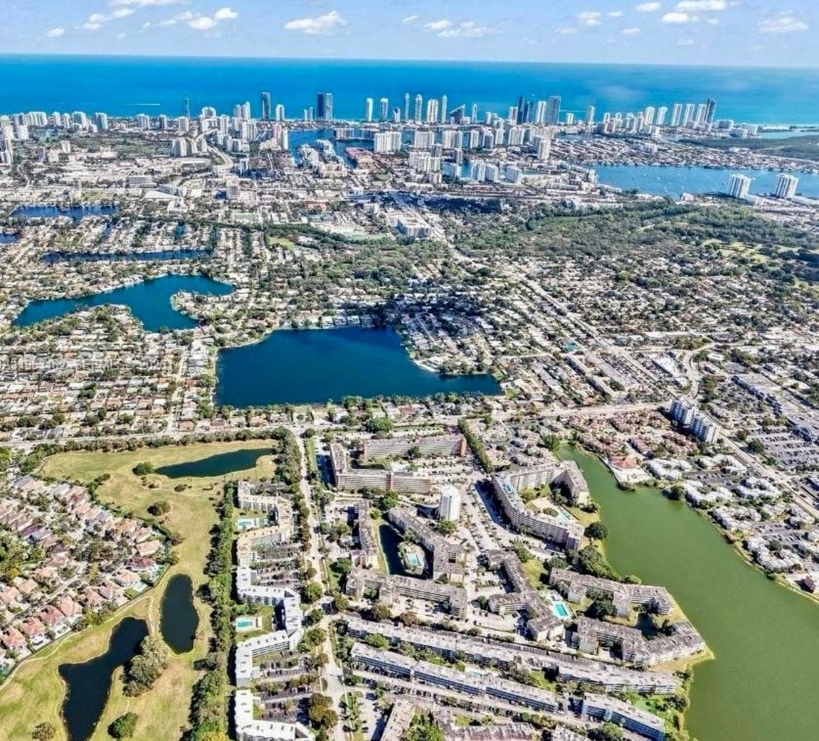 1401 NE 191st Street, Miami FL 33179 — 31