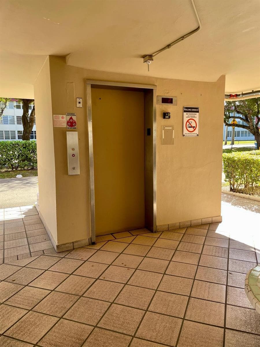 1401 NE 191st Street, Miami FL 33179 — 25