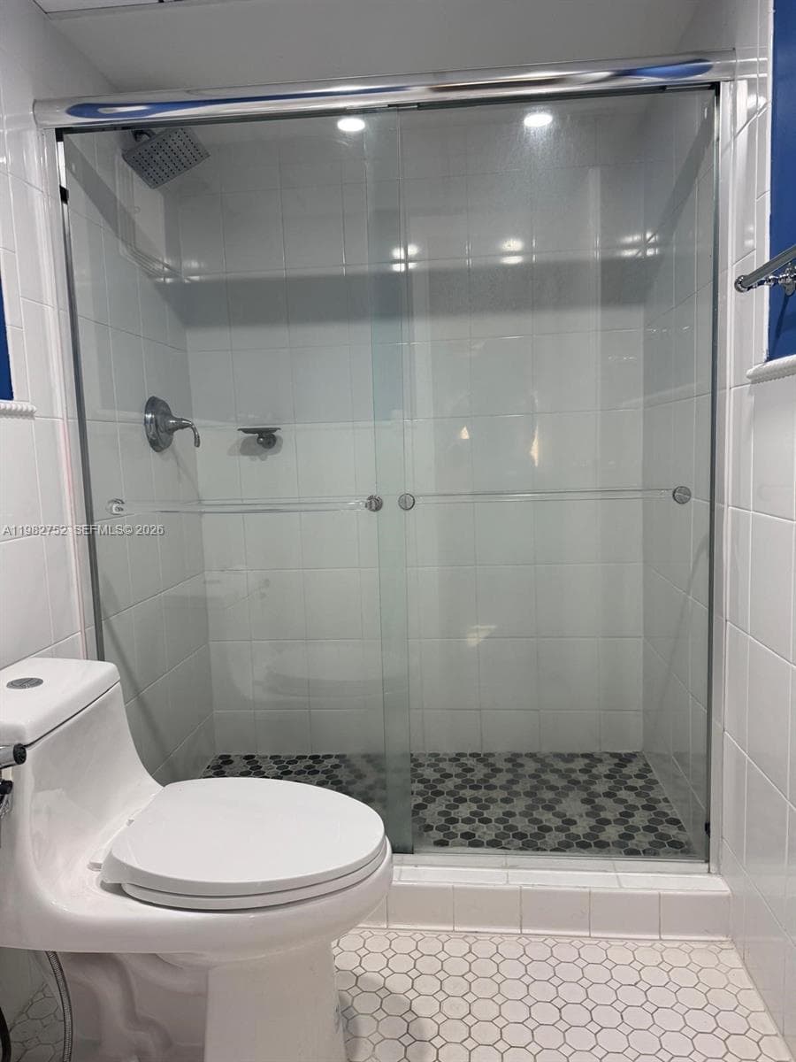 2333 Brickell Ave # 1710, Miami FL 33129 — 34