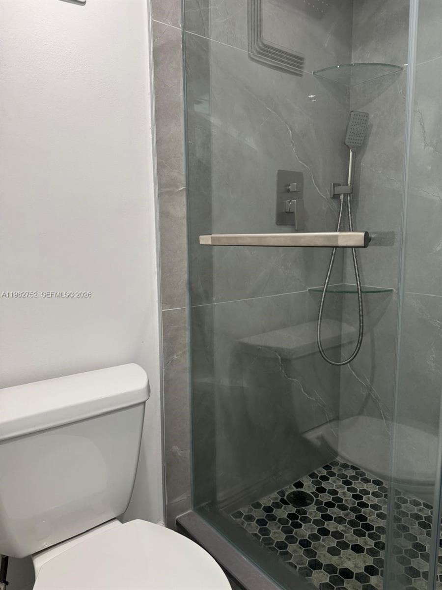 2333 Brickell Ave # 1710, Miami FL 33129 — 33